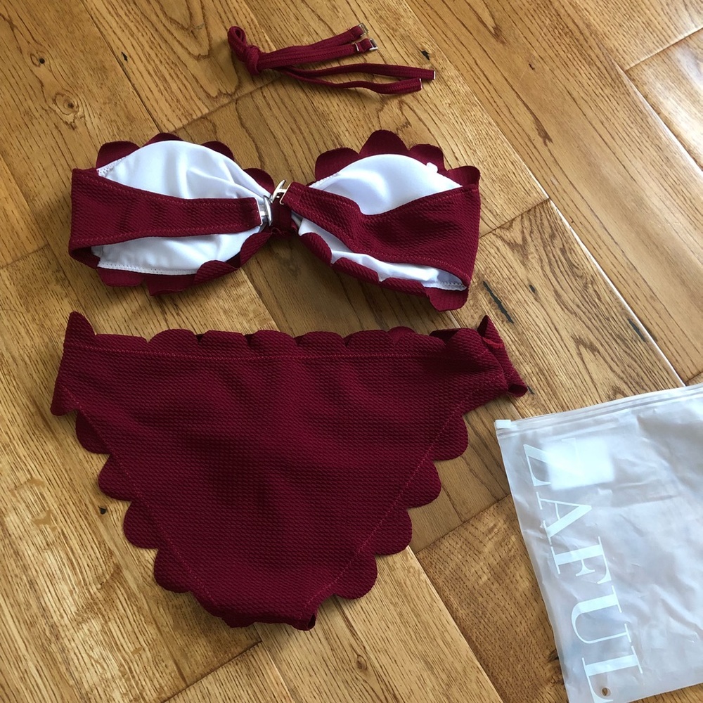 Bikini - Picture 2 of 2